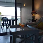 Une Terrasse Pleine Vue Mer